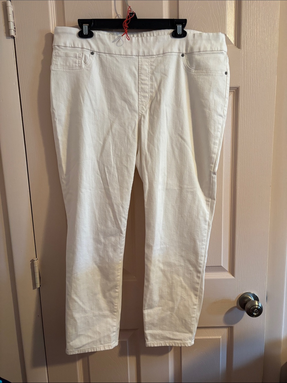 Chico's White Ankle Crop Stretch Jeans